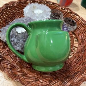 Green HUESNBREWS mug with tea bag holder. Unique